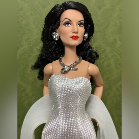 💎BARBIE MARIA FELIX DOLL SIGNATURE IN BEIGE DRESS AND SNAKE JEWELRY “CUSTOM” 💄 - Picture 5 of 10